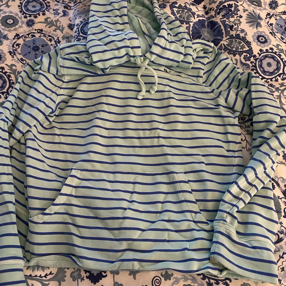 Vineyard Vines Women’s Assorted Sweatshirts and Hoodies. - Picture 4 of 10